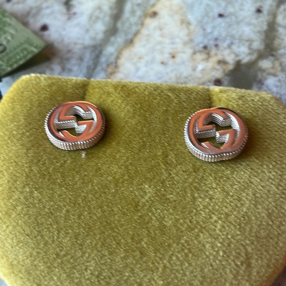 Authentic New with Tags Silver Interlocking Stud Gucci Earrings w box and pouch - Picture 5 of 9